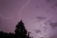 雷がすごいある日の夜。ベランダから撮影。